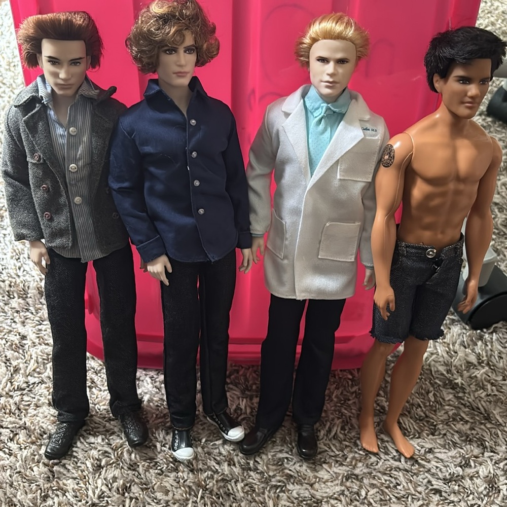 Twilight Saga Barbie Dolls EUC-Pick one - Picture 2 of 16